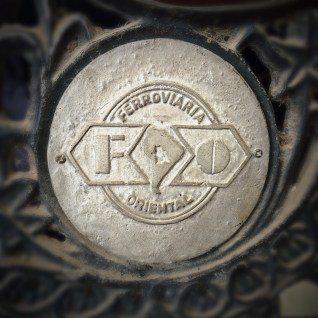 Detalhe dos bancos de espera da Ferroviária Orienta